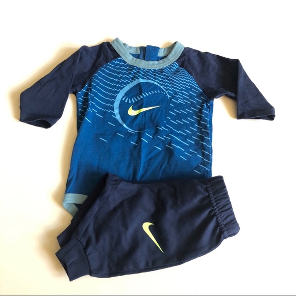 Nike outfit - Picture 1 of 4